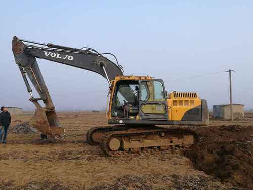山东出售转让二手6876小时2011年沃尔沃EC210B挖掘机