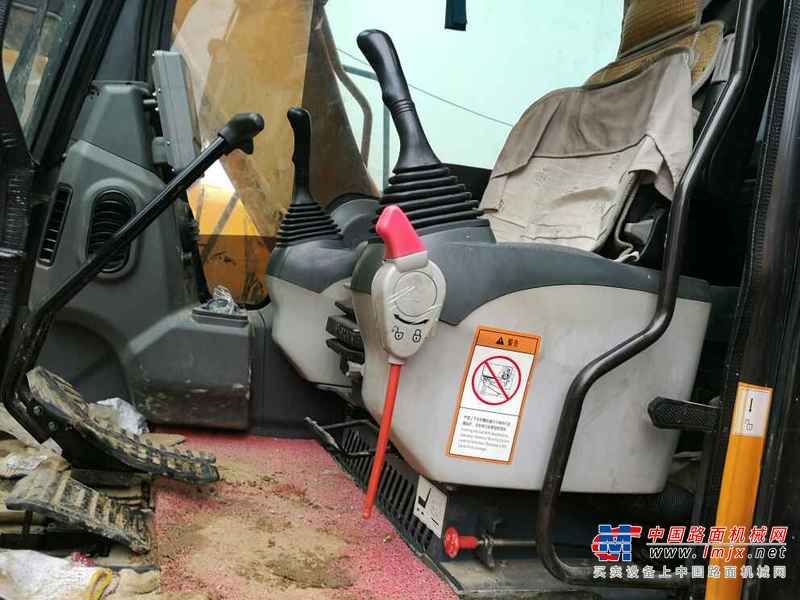 湖北出售转让二手2700小时2014年三一重工SY135C挖掘机