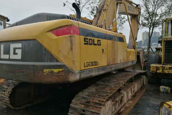 湖北出售转让二手6000小时2014年临工LG6300E挖掘机