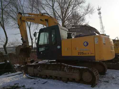 吉林出售转让二手9800小时2010年现代R225LC挖掘机