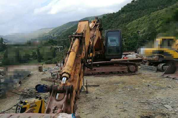 云南出售转让二手9000小时2010年现代R215挖掘机