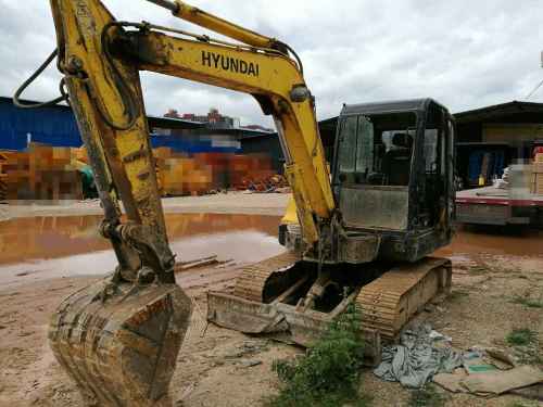 云南出售转让二手8000小时2010年现代R60挖掘机