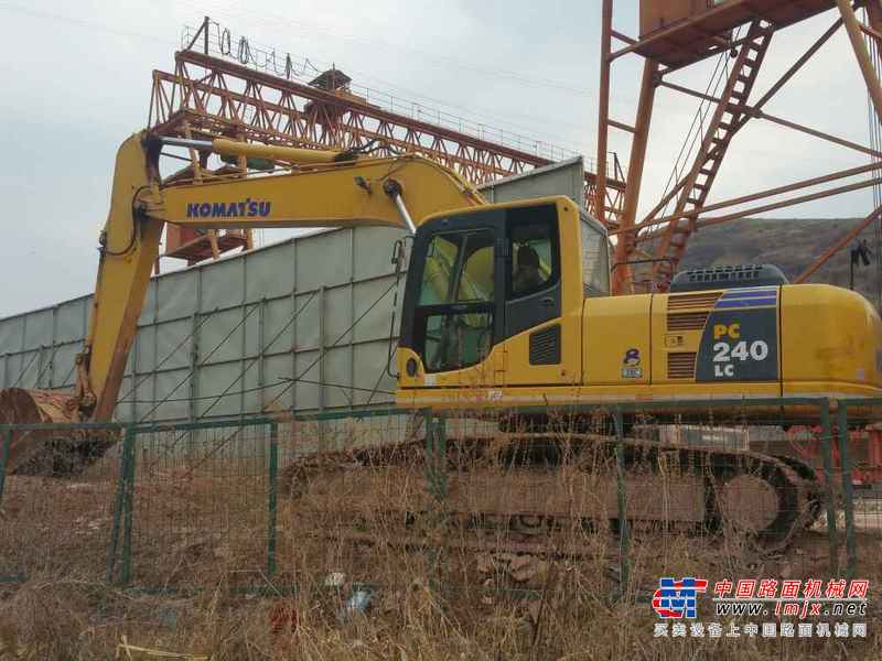 山西出售转让二手9000小时2009年小松PC240挖掘机