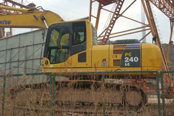 山西出售转让二手9000小时2009年小松PC240挖掘机