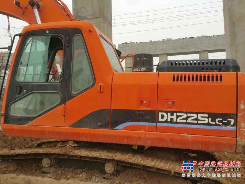 山西出售转让二手9000小时2010年斗山DH225LC挖掘机