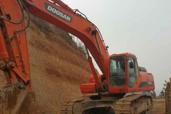 山西出售转让二手1500小时2014年斗山DH300LC挖掘机