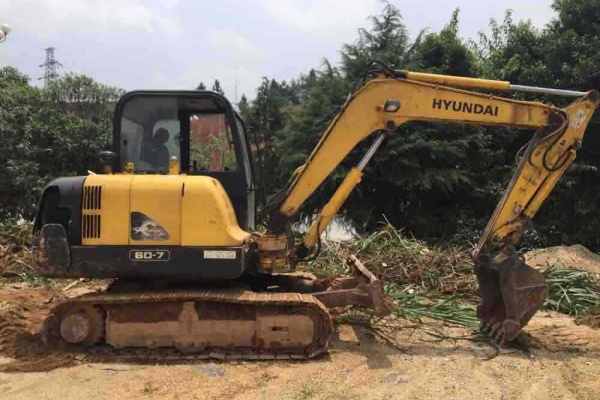 江西出售转让二手6105小时2011年现代R60挖掘机