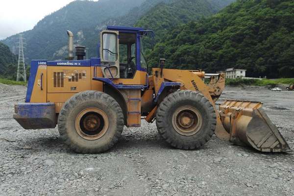 四川出售转让二手4386小时2009年龙工LG850装载机