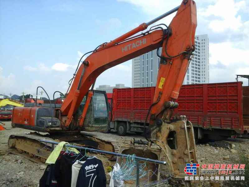 贵州出售转让二手8000小时2011年日立ZX240LC挖掘机