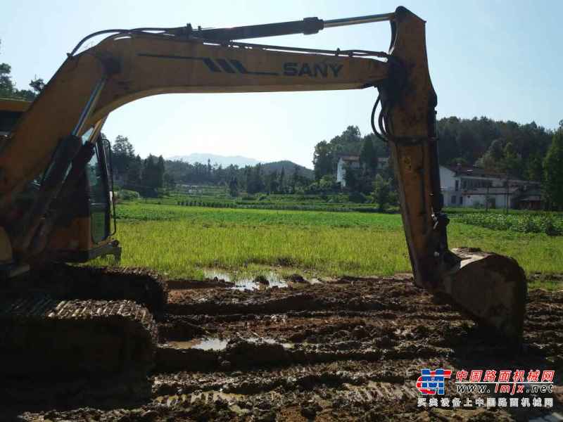 陕西出售转让二手8000小时2010年三一重工SY135C挖掘机