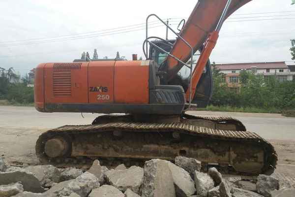 陕西出售转让二手6000小时2011年日立ZX250H挖掘机