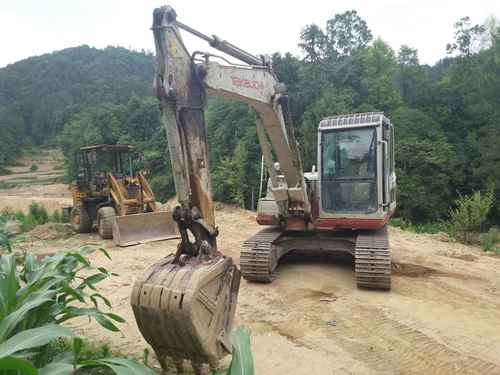 陕西出售转让二手5400小时2010年竹内TB175C挖掘机