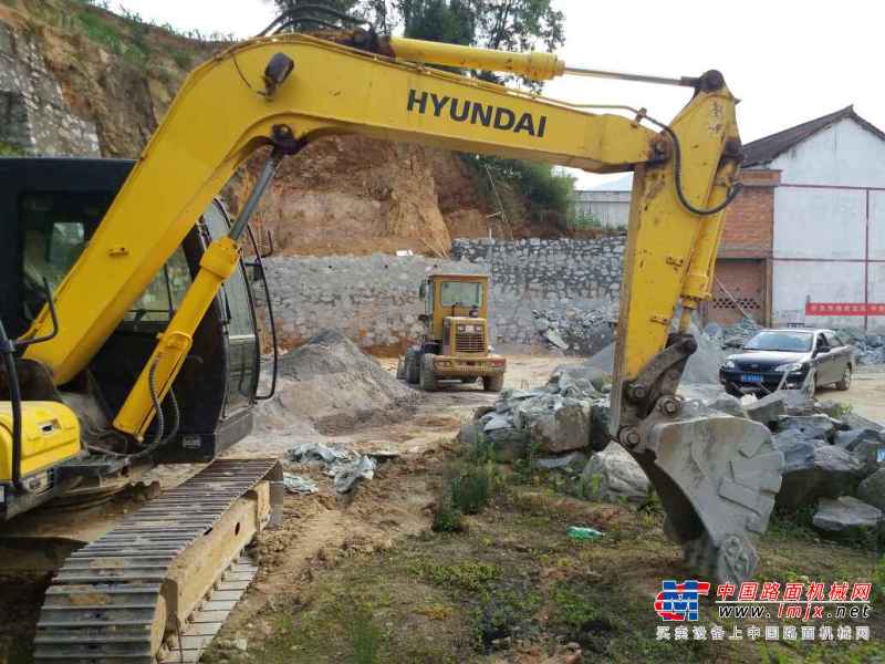 陕西出售转让二手2500小时2013年现代R80挖掘机