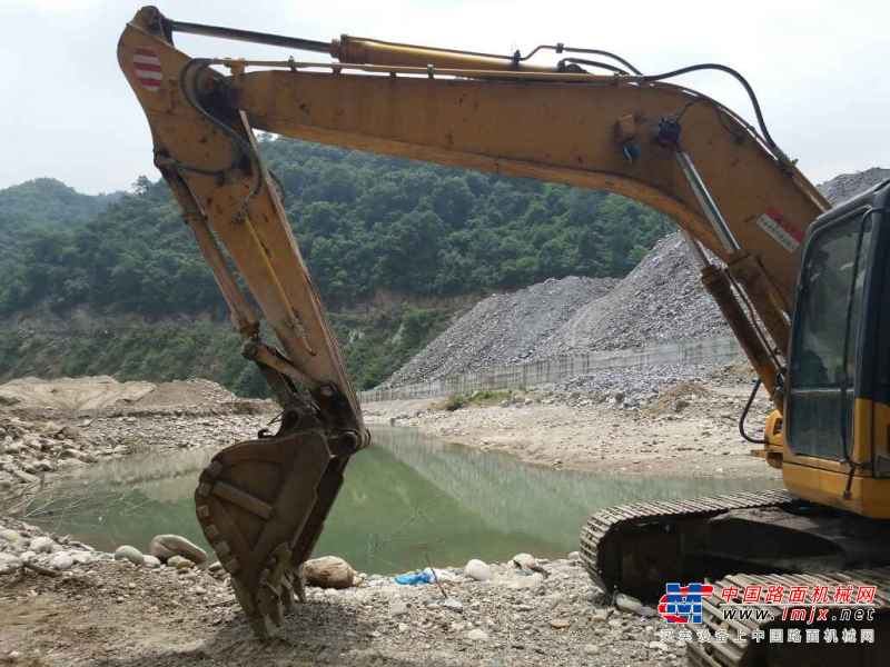 陕西出售转让二手7000小时2009年福田雷沃FR210挖掘机