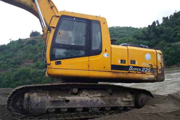 陕西出售转让二手6500小时2009年现代R215挖掘机