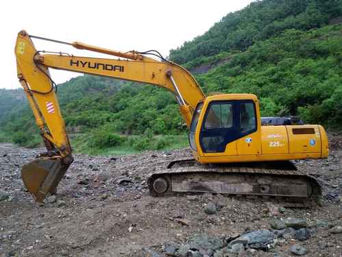 陕西出售转让二手1小时2003年现代R220挖掘机