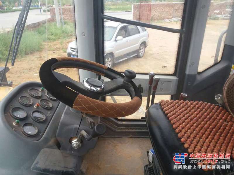 陕西出售转让二手3000小时2014年龙工LG833B装载机