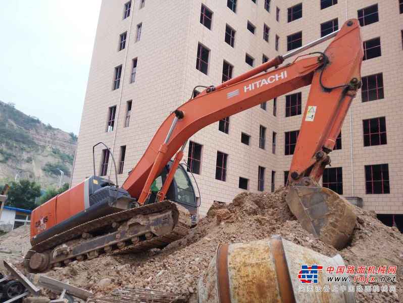山西出售转让二手7000小时2009年日立ZX240挖掘机