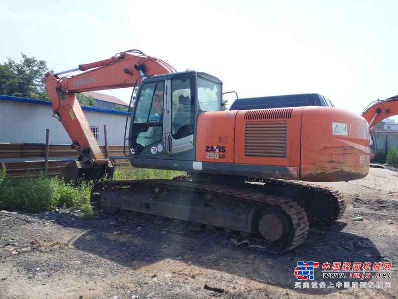 山西出售转让二手7800小时2010年日立ZX250LC挖掘机
