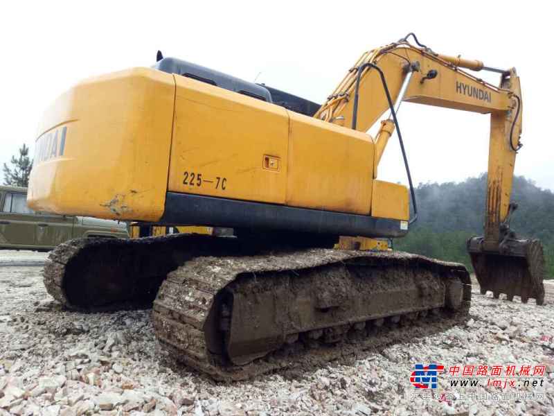 云南出售转让二手8328小时2010年现代R225LC挖掘机