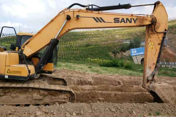 陕西出售转让二手3300小时2012年三一重工SY215C挖掘机
