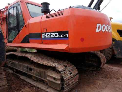 云南出售转让二手8000小时2010年斗山DH220挖掘机