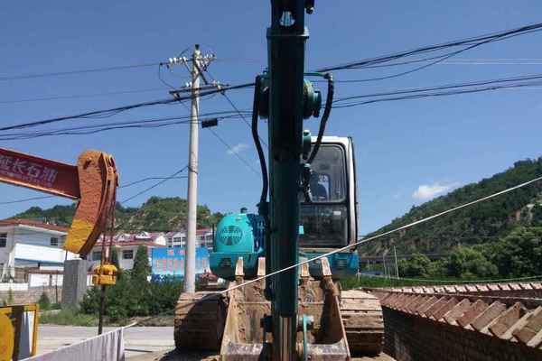 陕西出售转让二手3500小时2013年黑猫8085挖掘机