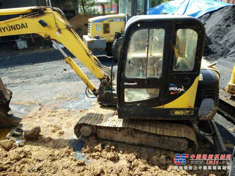 云南出售转让二手9550小时2010年现代R60挖掘机