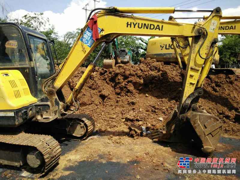 云南出售转让二手9550小时2010年现代R60挖掘机