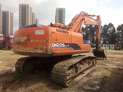 云南出售转让二手8696小时2008年斗山DH225LC挖掘机