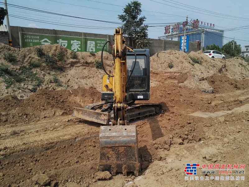 陕西出售转让二手4000小时2013年柳工CLG906D挖掘机