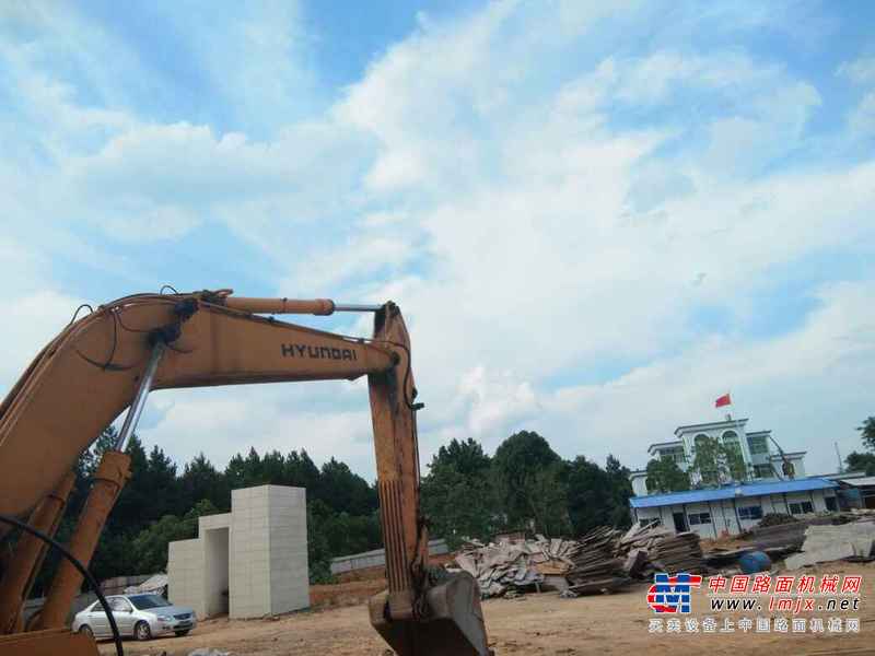 江西出售转让二手14000小时2003年现代R200挖掘机