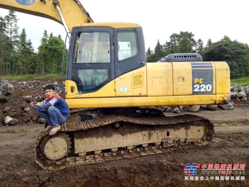 云南出售转让二手8607小时2006年小松PC220挖掘机