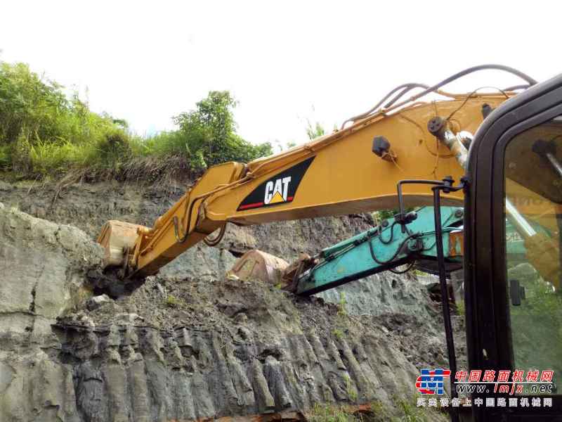 云南出售转让二手15895小时2004年卡特彼勒320C挖掘机