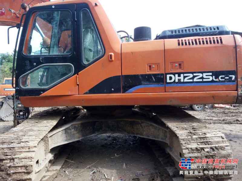 云南出售转让二手9888小时2010年斗山DH225挖掘机