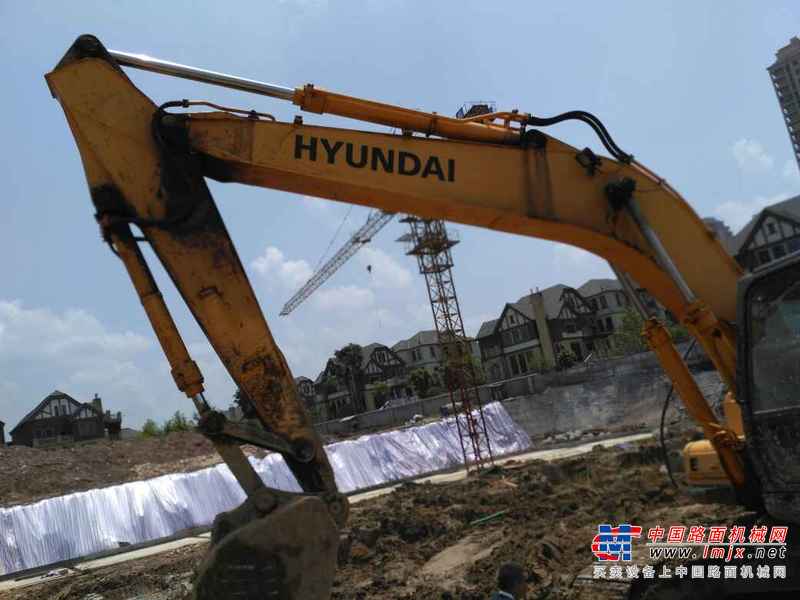 江西出售转让二手12000小时2010年现代R215挖掘机