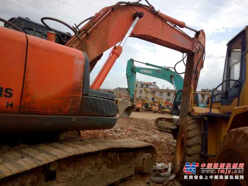 云南出售转让二手8000小时2008年日立ZX240挖掘机