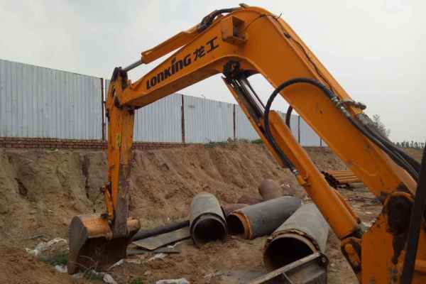 山西出售转让二手4200小时2013年龙工LG6065挖掘机