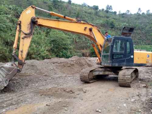 云南出售转让二手2896小时2014年现代R225挖掘机