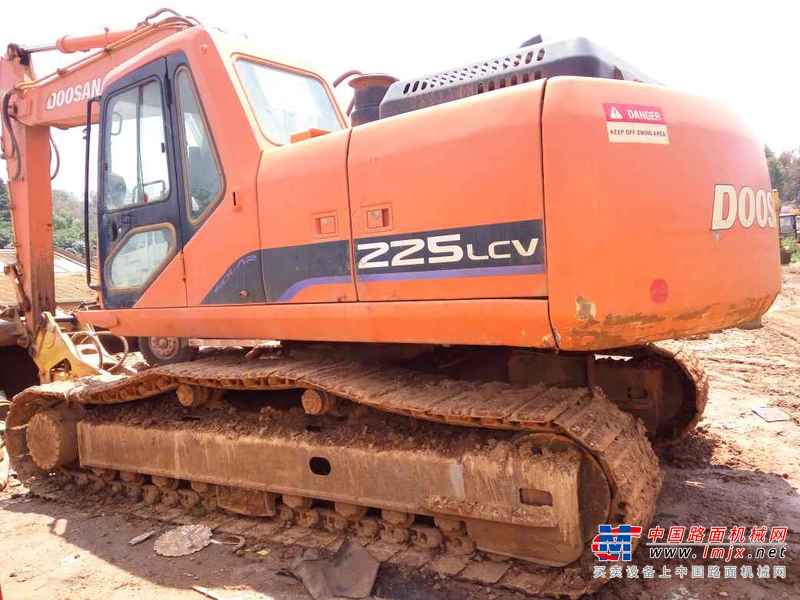 云南出售转让二手8000小时2009年斗山DH225挖掘机