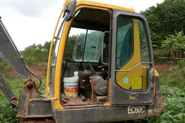 云南出售转让二手5500小时2013年沃尔沃EC55B挖掘机
