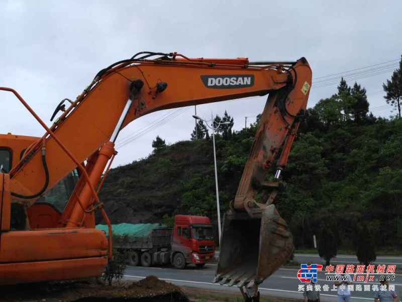 江西出售转让二手8990小时2011年斗山DH215挖掘机