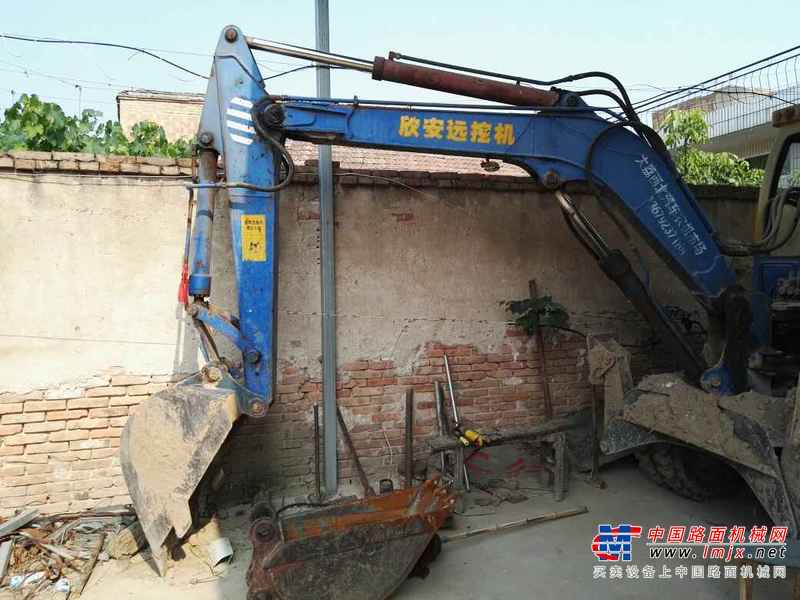 陕西出售转让二手3000小时2011年欣安远轮挖AWL7038挖掘机