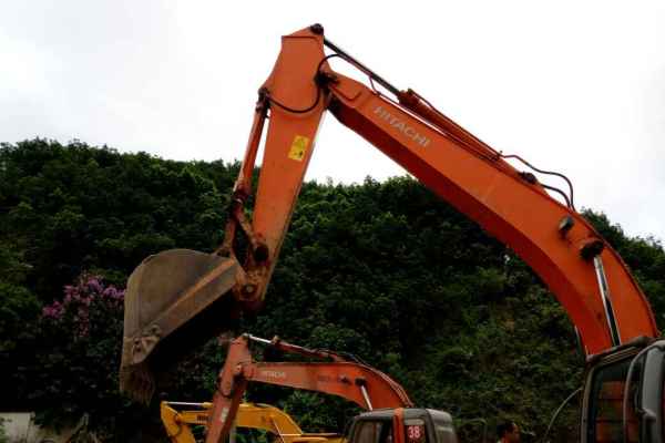 云南出售转让二手14094小时2011年日立ZX200挖掘机