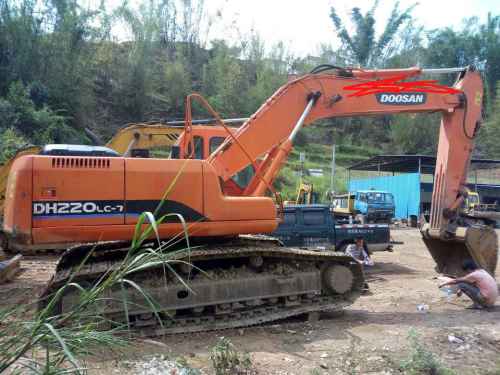 云南出售转让二手7563小时2010年斗山DH220挖掘机