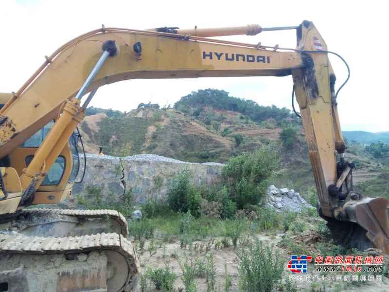 云南出售转让二手2710小时2006年现代R220LC挖掘机