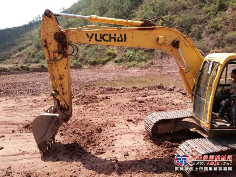 云南出售转让二手6000小时2013年玉柴YC135挖掘机