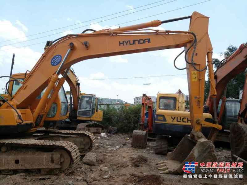 云南出售转让二手9760小时2010年现代R220LC挖掘机