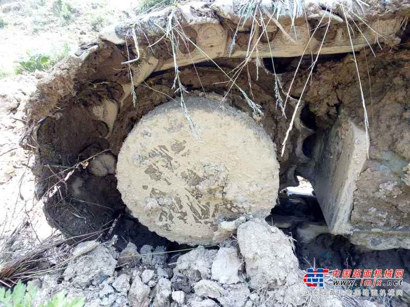 云南出售转让二手6641小时2011年现代R215挖掘机