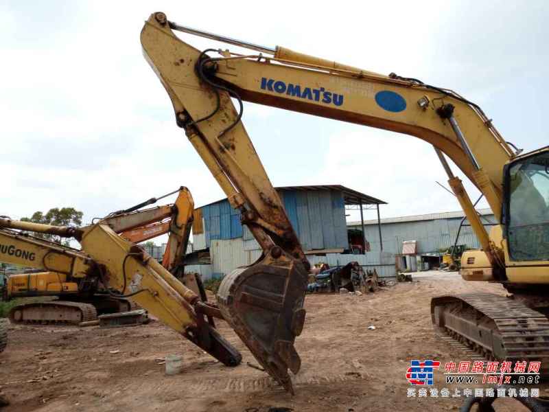 云南出售转让二手6795小时2010年小松PC220挖掘机